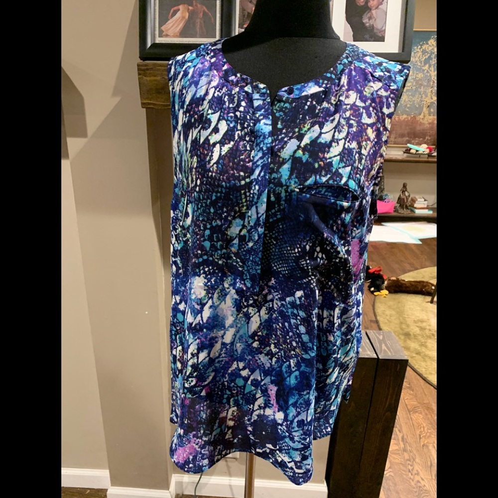 NYDJ reptile glass sleeveless top - Picture 2 of 5